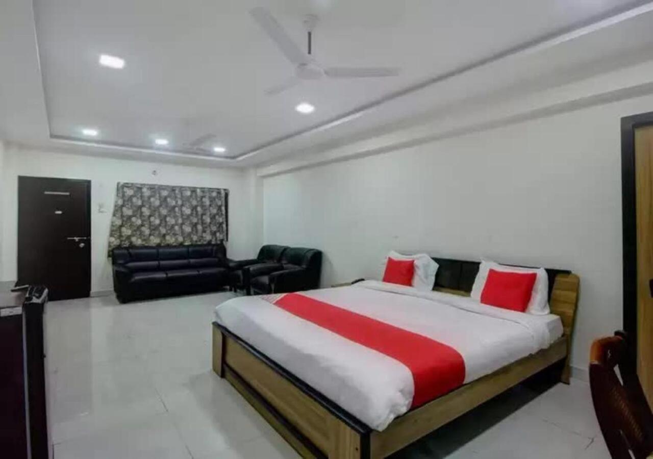 Hotel Santoshi Hometel Raichur Buitenkant foto