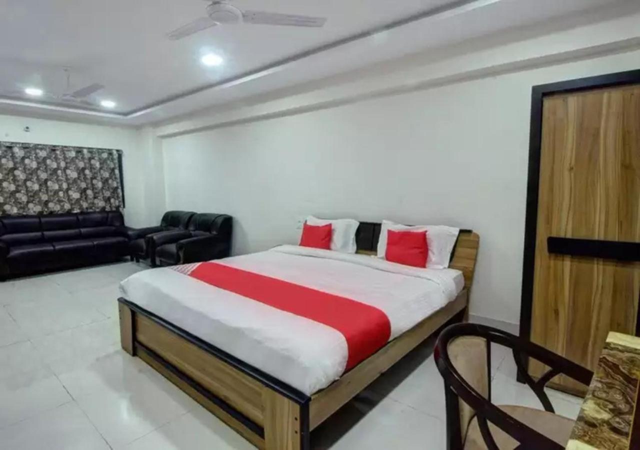 Hotel Santoshi Hometel Raichur Buitenkant foto