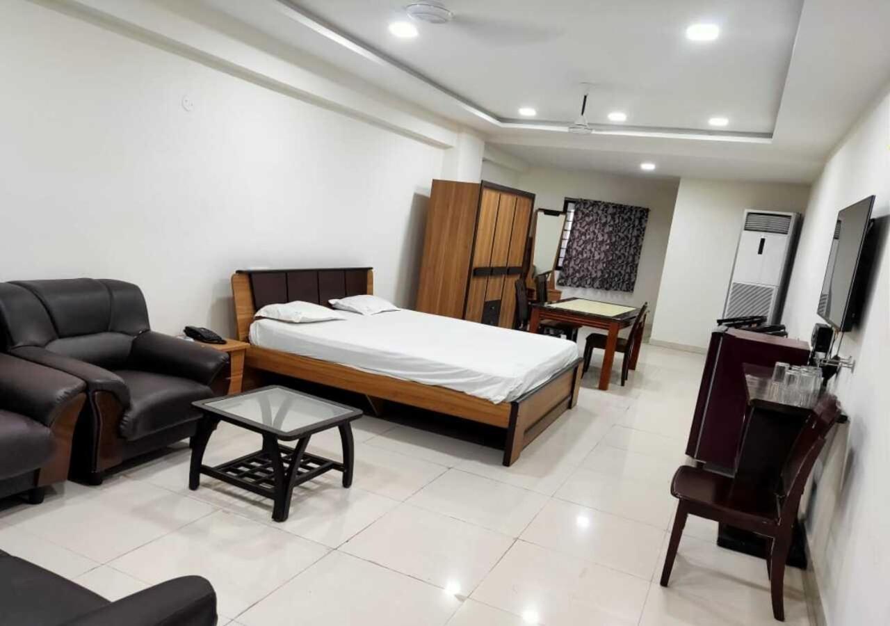 Hotel Santoshi Hometel Raichur Buitenkant foto