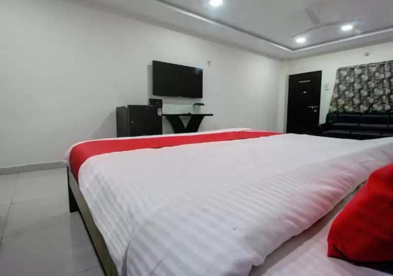 Hotel Santoshi Hometel Raichur Buitenkant foto
