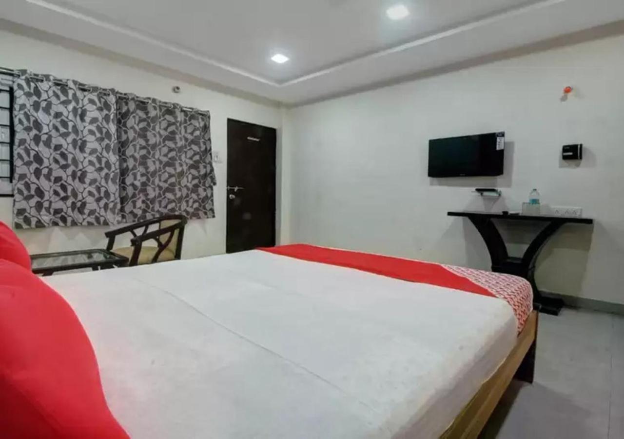 Hotel Santoshi Hometel Raichur Buitenkant foto