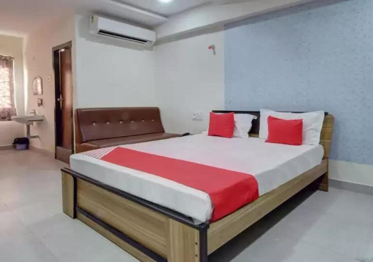 Hotel Santoshi Hometel Raichur Buitenkant foto