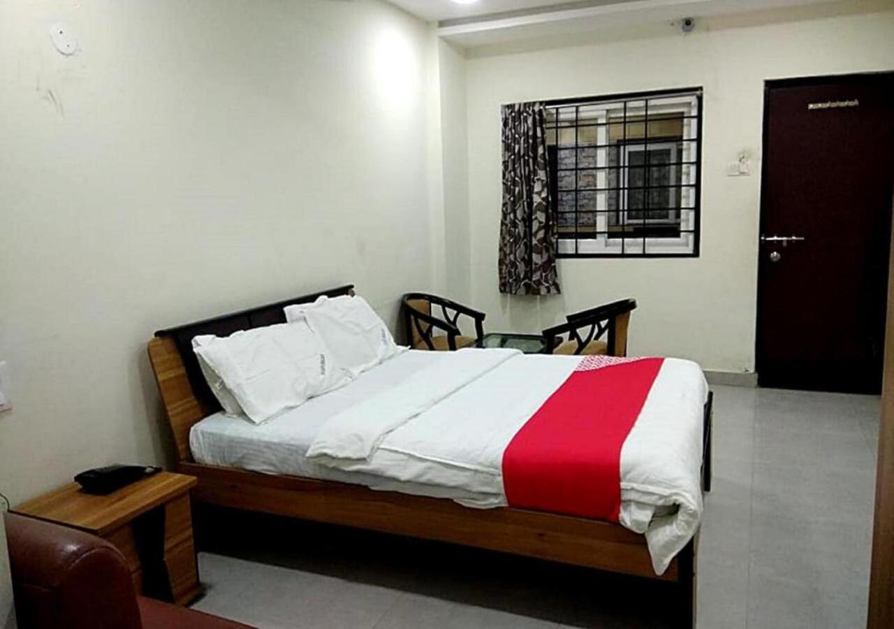 Hotel Santoshi Hometel Raichur Buitenkant foto