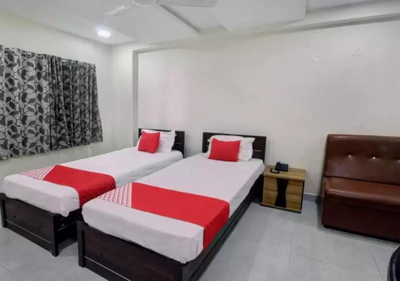 Hotel Santoshi Hometel Raichur Buitenkant foto