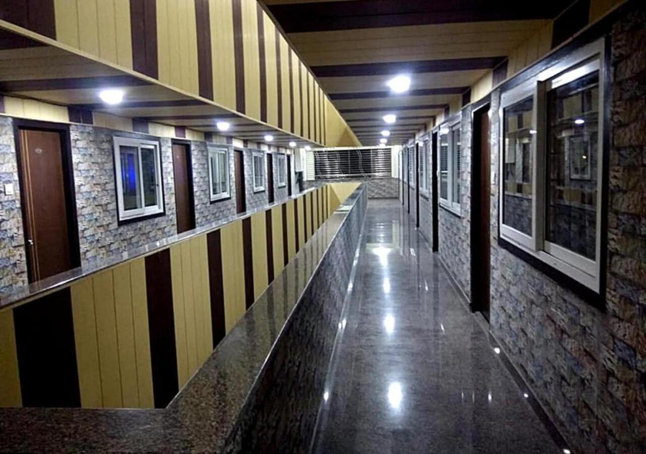 Hotel Santoshi Hometel Raichur Buitenkant foto