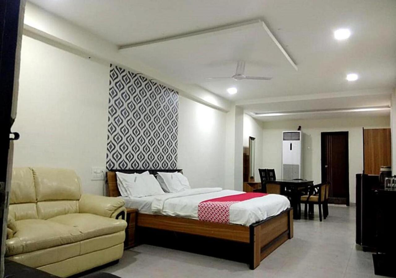 Hotel Santoshi Hometel Raichur Buitenkant foto