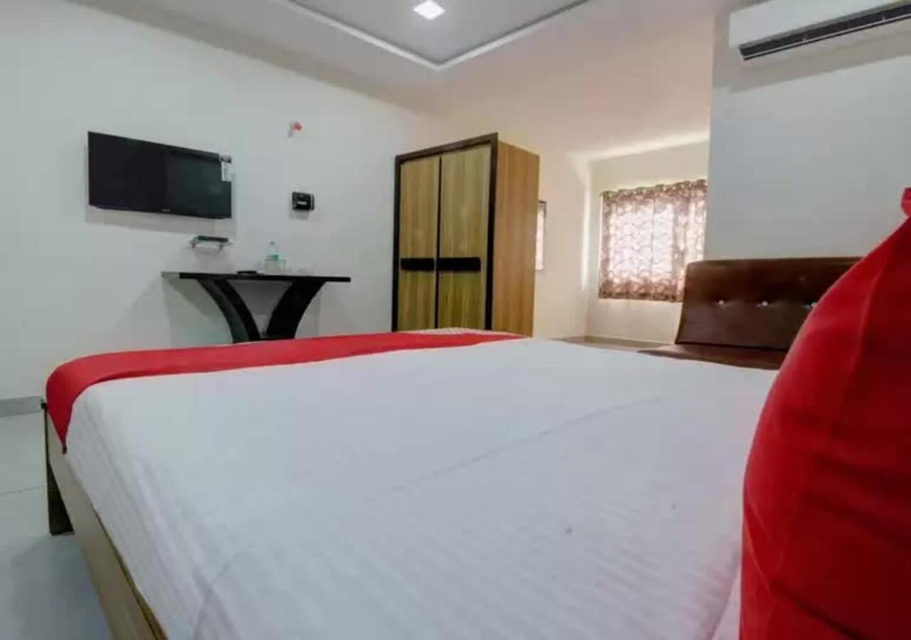 Hotel Santoshi Hometel Raichur Buitenkant foto