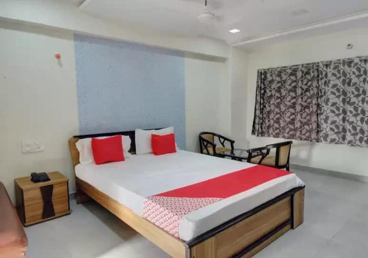 Hotel Santoshi Hometel Raichur Buitenkant foto