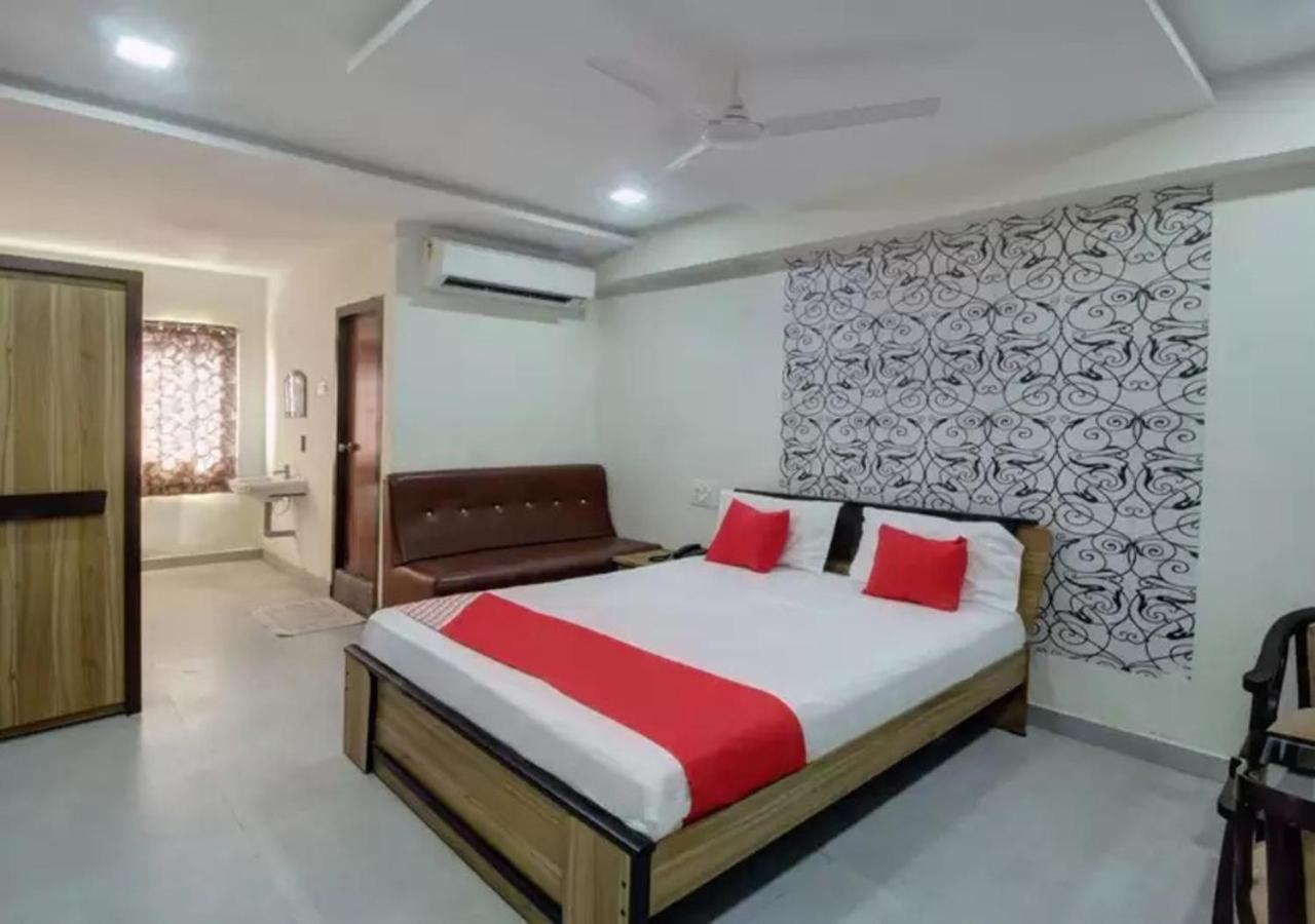 Hotel Santoshi Hometel Raichur Buitenkant foto