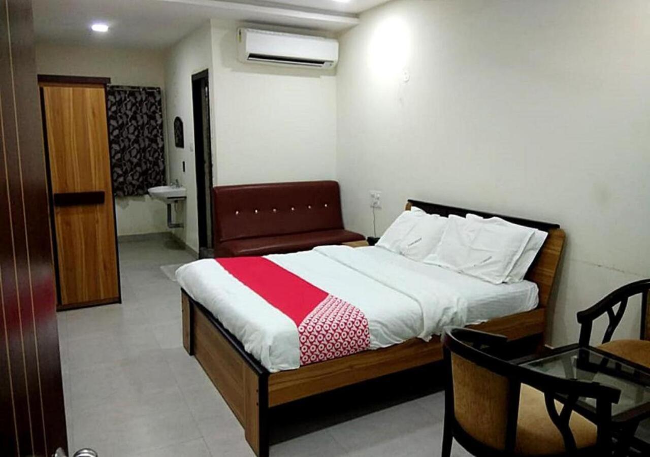 Hotel Santoshi Hometel Raichur Buitenkant foto