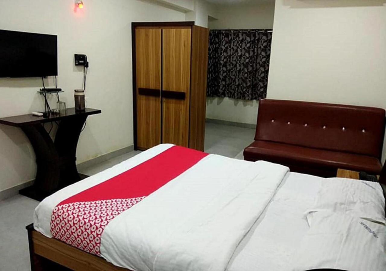 Hotel Santoshi Hometel Raichur Buitenkant foto