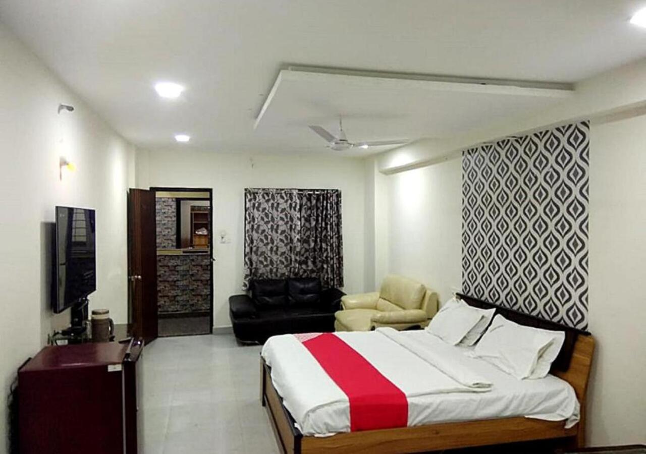 Hotel Santoshi Hometel Raichur Buitenkant foto